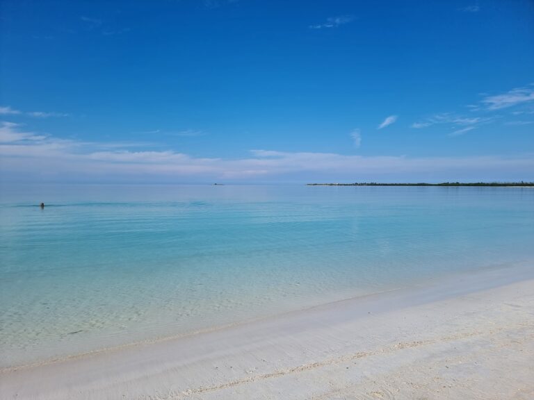 playa cayo ensenachos cuba